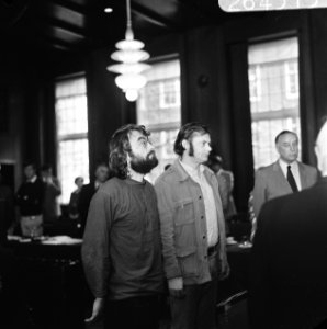 Gemeenteraad van Amsterdam, Roel van Duijn en Rob Stam (rechts) worden beedigd a, Bestanddeelnr 926-4313