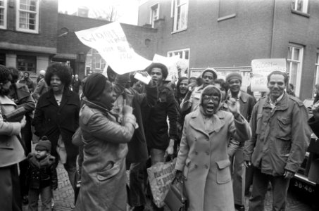 Gemeenteraad van Amsterdam vergadert over opvang en begeleiding rijksgenoten Su, Bestanddeelnr 927-5657