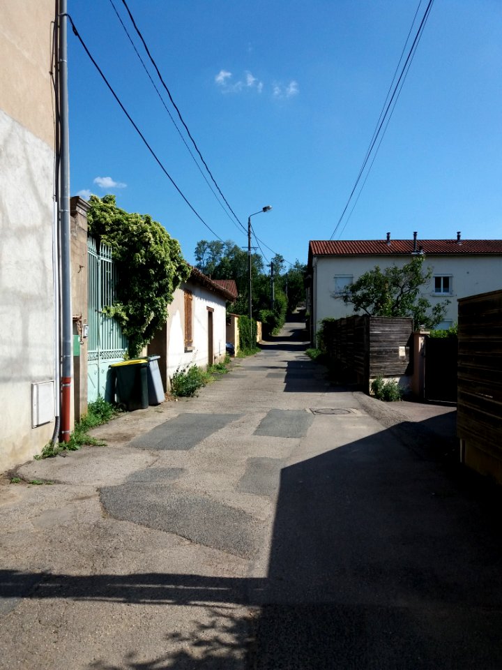 Genay (Métropole de Lyon) - Impasse Moyère, depuis la rue des Écoles