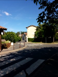 Genay (Métropole de Lyon) - Rue du Lavoir, depuis la rue des Écoles