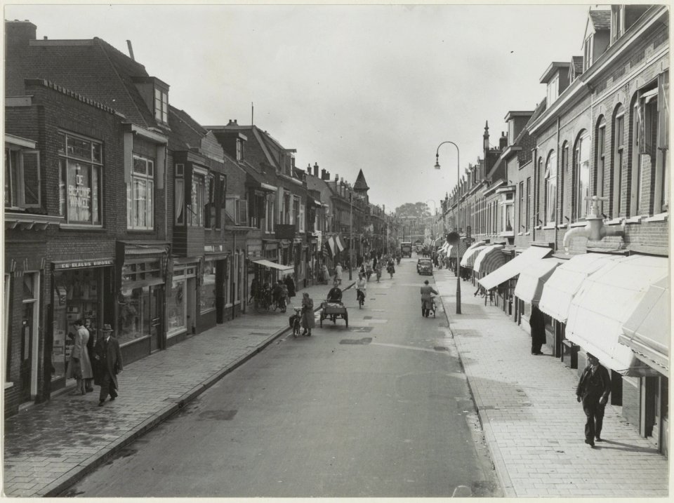 Gen. Cronjéstraat, nabij de Kloosterstraat, ziende naar het zuiden. NL-HlmNHA 54010654