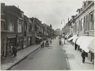 Gen. Cronjéstraat, nabij de Kloosterstraat, ziende naar het zuiden. NL-HlmNHA 54010654