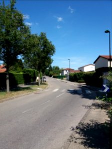 Genay (Métropole de Lyon) - Rue de la Roue, côté est, depuis la rue du Belvédère