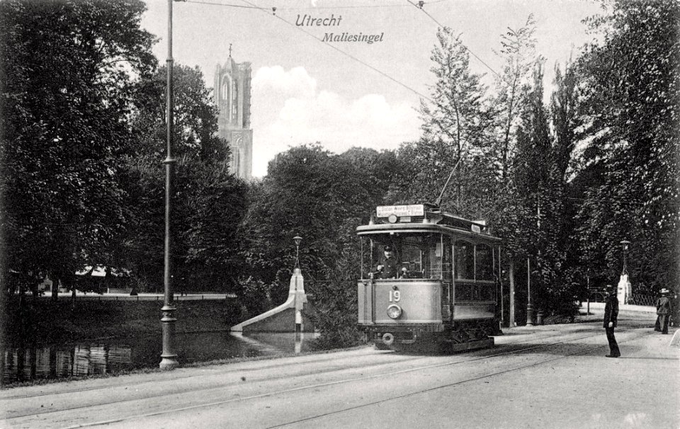 Gemeentetram Utrecht motorwagen 19 op lijn 1