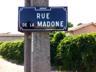 Genay (Métropole de Lyon) - Rue de la Madone, plaque