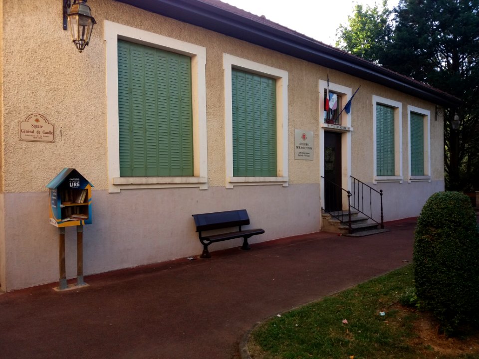Genay - Rhône-Alpes - Square Général de Gaulle - Ateliers de la création