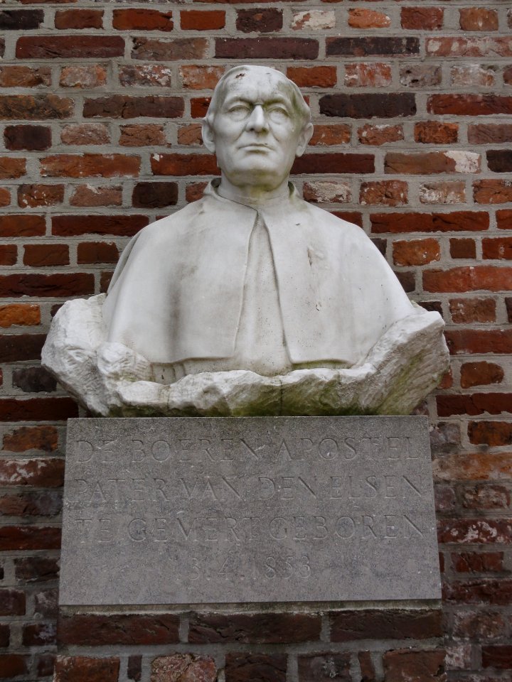 Gemert, buste Pater van den Elsen