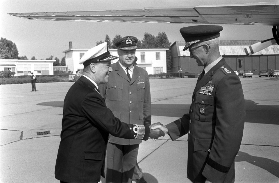Generaal A. J. Goodpaster , opperbevelhebber van de geallieerde strijdkrachten i, Bestanddeelnr 922-7686
