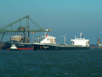 Genco Knight (IMO 9200378) & Grand Venture IMO 9346342, Mississippi harbour, Port of Rotterdam, Holland 25-Feb-2006