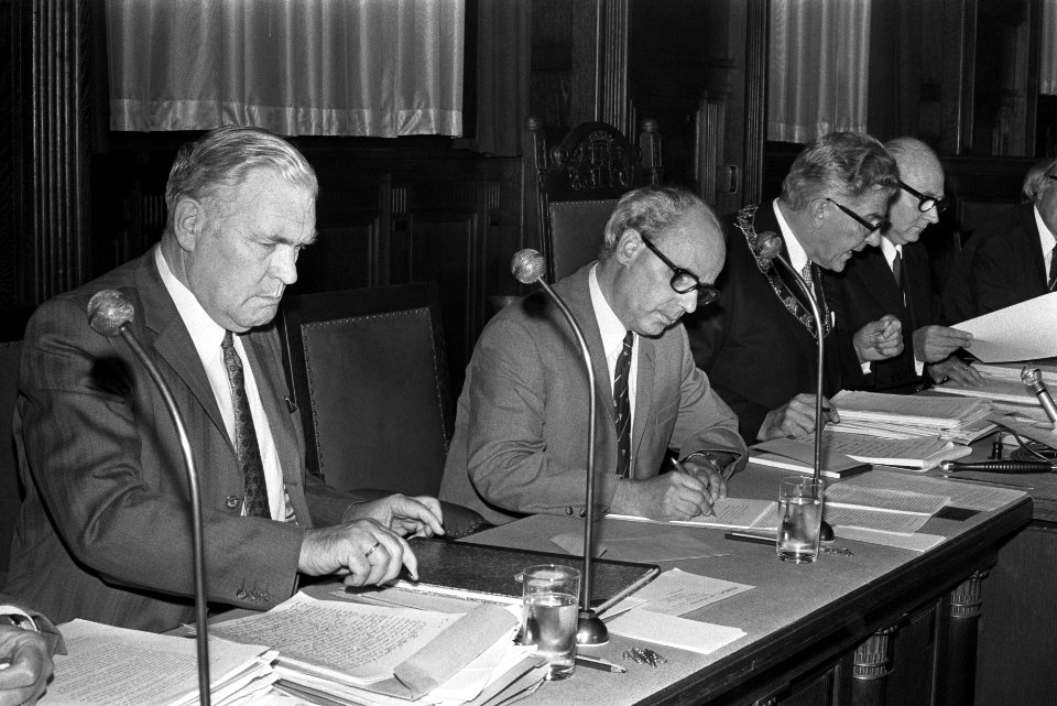 Gemeenteraadszitting Rotterdam, 4a (l) G.Z. de Vos (KVP), W. Thomassen, 5, 6, 6a, Bestanddeelnr 924-8904