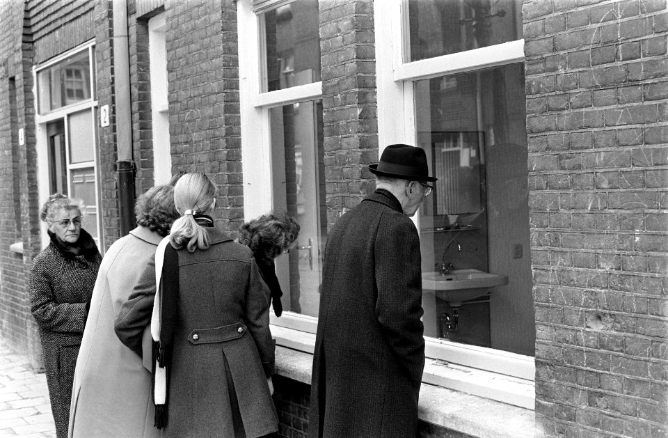 Gemeentewoningen van Amsterdam aan Javaplein worden gemoderniseerd. Gemodernisee, Bestanddeelnr 923-4190