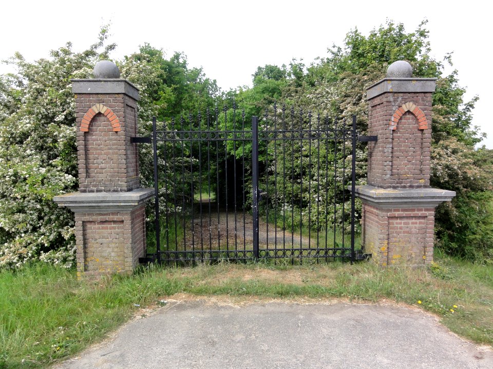 Gendt Landgoed Hagevoort, gereconstrueerde ingangspoort aan Waaldijk