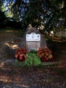 Genay - Rhône-Alpes - Monument aux sapeurs-pompiers