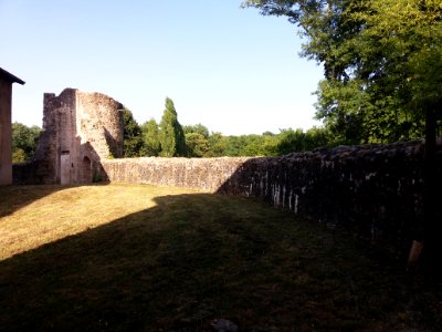 Genay - Rhône-Alpes - Fortin de Rancé - Tour est et mur photo