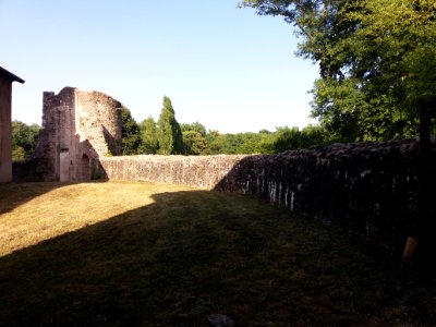 Genay - Rhône-Alpes - Fortin de Rancé - Tour est et mur