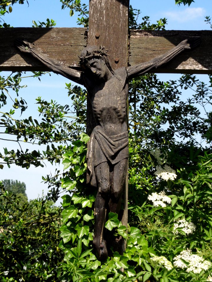 Gendt (Lingewaard) wegkruis in Flieren, het corpus