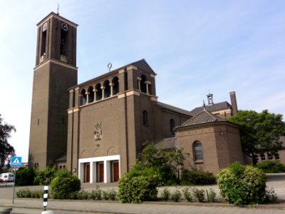 Gendt (Lingewaard) RK kerk St. Martinus schuin voor