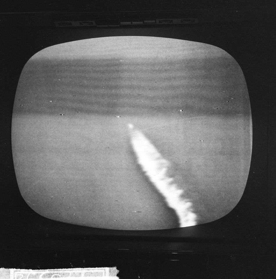 Geminivlucht de start vanaf televisie, eerste trap los van de raket, Bestanddeelnr 917-8392