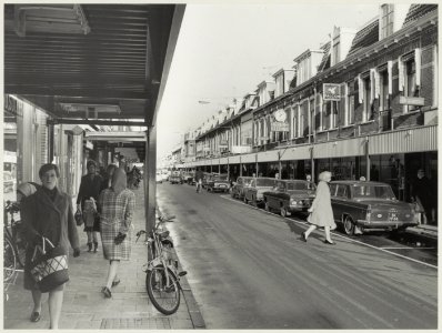 Gen. Cronjéstraat tussen de Paul Krugerstraat en de Kloosterstraat, ziende naar het noorden