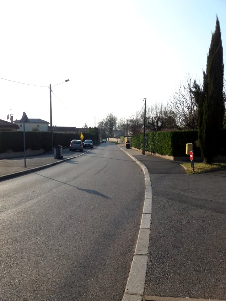 Genay - Rue des Jonchères, depuis la route de Reyrieux