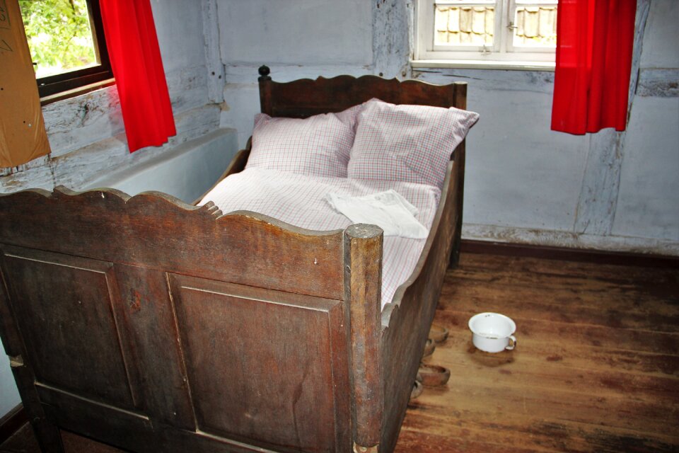 Wooden bed chamber pot old