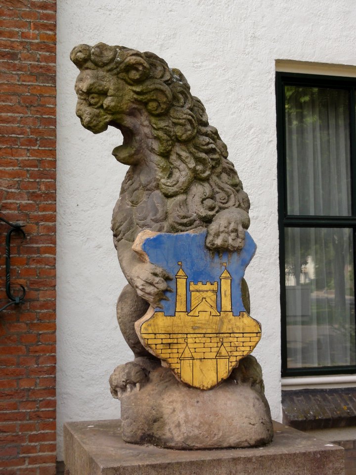 Gendt Rijksmonument 16076 rechter wapenleeuw voorm. gemeentehuis