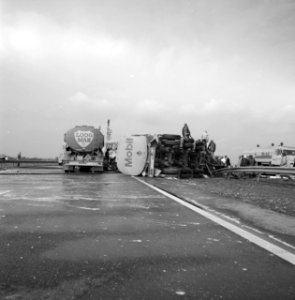 Gekanteld tankauto op A9 bij Amstelveen, Bestanddeelnr 929-6368