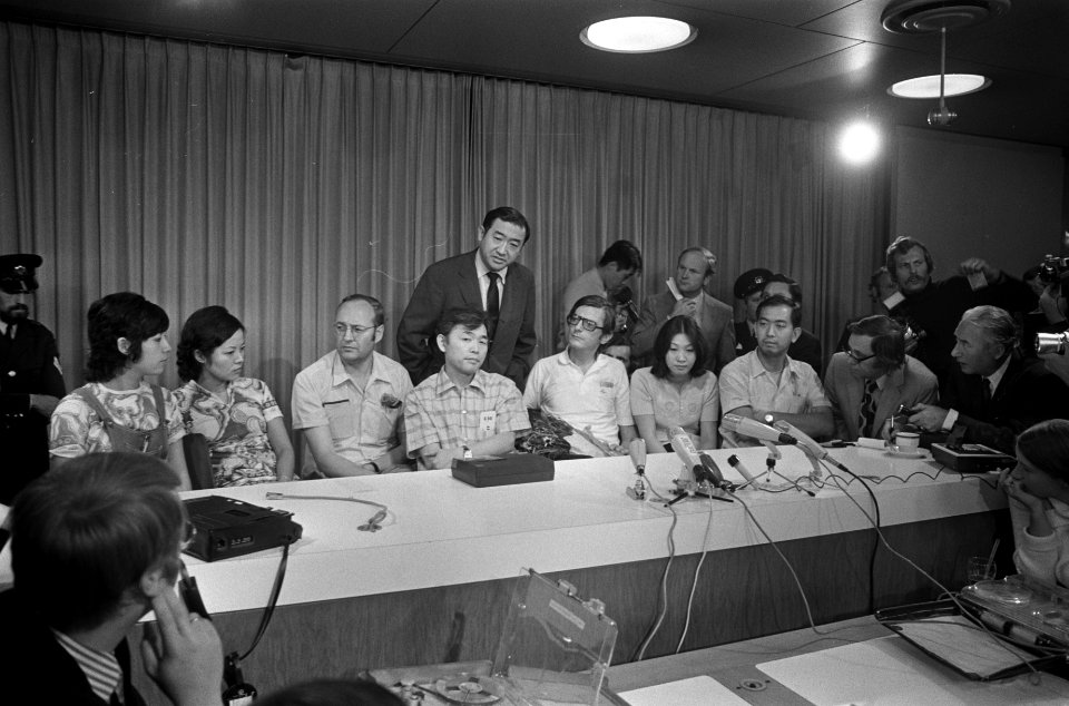 Gekaapten uit Benghasi op Schiphol, tijdens persconferentie mej Haiumi Asasi, G, Bestanddeelnr 926-5719