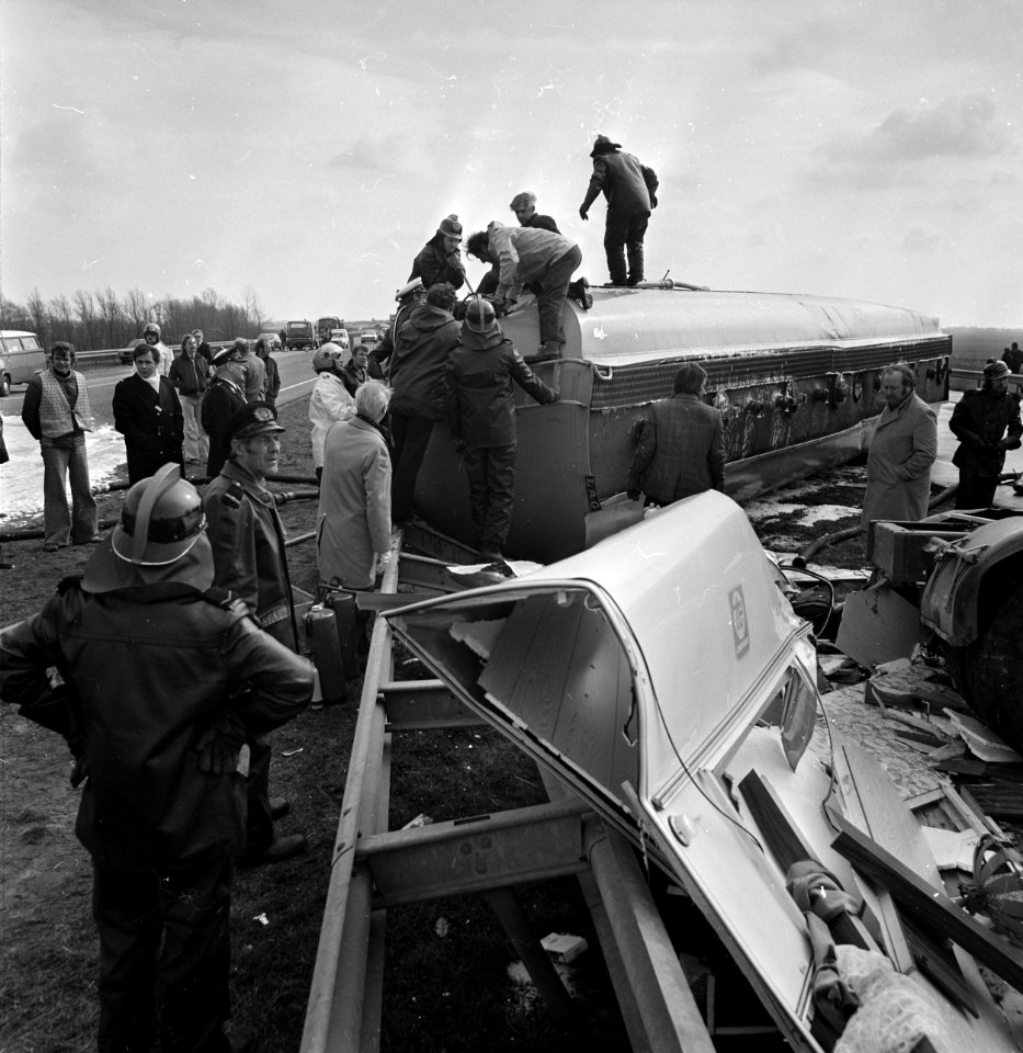 Gekanteld tankauto op A9 bij Amstelveen, Bestanddeelnr 929-6365