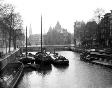 Geldersekade te Amsterdam (op de achtergrond De Waag), Bestanddeelnr 902-4440