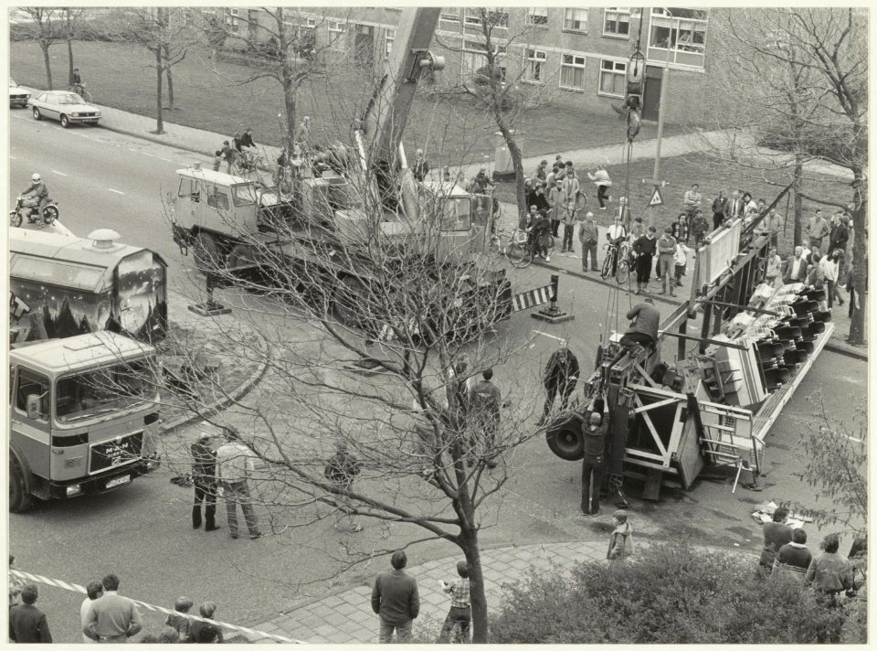 Gekantelde kermiswagen op de Engelandlaan, NL-HlmNHA 54022951