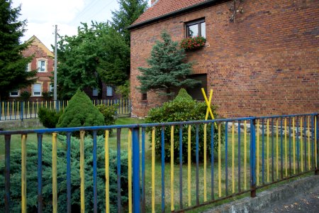 Gelbes Kreuz im Garten - Hauptstraße 45, Proschim