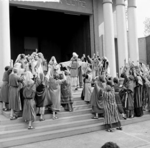 Generale repetitie van de Passiespelen te Tegelen, Christus voor het Sanhedrin m, Bestanddeelnr 911-2440