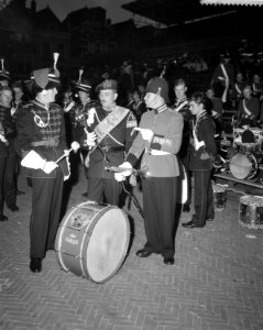 Generale repetitie Taptoe Delft 1960, marechaussee, jager en marinier in gala un, Bestanddeelnr 911-5345