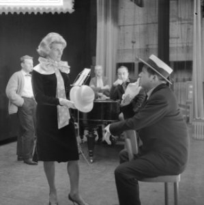 Generale repetitie van de One Man Show van Toon Hermans , Toon Hermans in een , Bestanddeelnr 911-0999