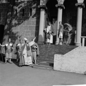 Generale repetitie van de Passiespelen te Tegelen, beneden hogepriester Kajafas,, Bestanddeelnr 911-2453