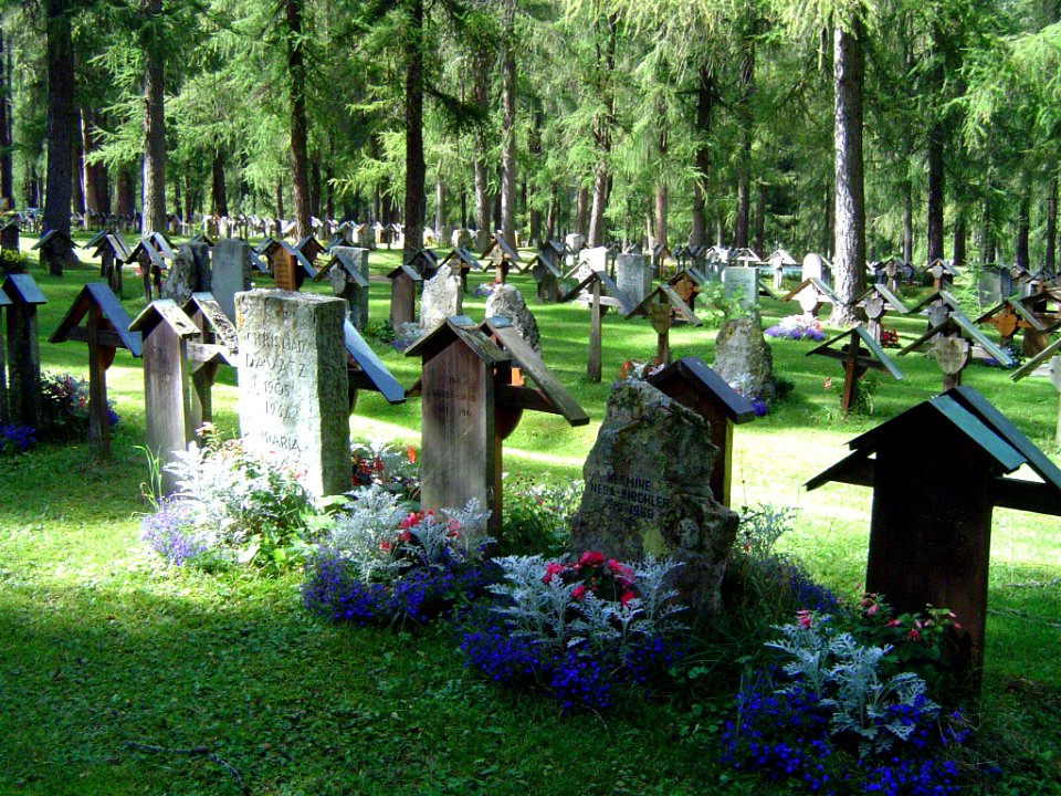 General view, Waldfriedhof Davos, 2006