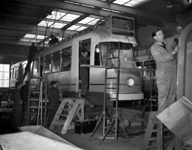 Gelede trams in aanbouw voor Amsterdam bij Beijnes, Bestanddeelnr 908-3742