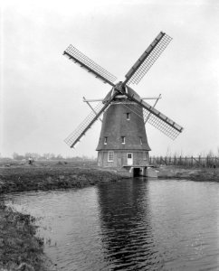 Gemeentelijke persexcursie langs gerestaureerde molens in Amsterdam, de molen "De Elfhonderd Roe", Bestanddeelnr 917-6133