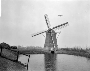 Gemeentelijke persexcursie langs gerestaureerde molens in Amsterdam, de molen "De Elfhonderd Roe" Bestanddeelnr 917-6134