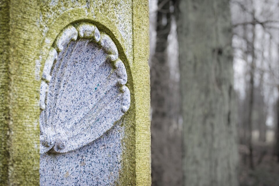 Jakobsweg stone characters