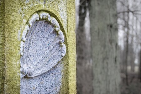Jakobsweg stone characters