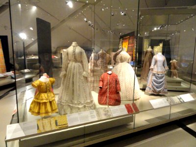 General view - Patricia Harris Gallery of Textiles & Costume, Royal Ontario Museum - DSC09417
