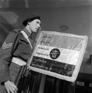 Generaal Kruls bezoekt officiers- en onderofficiersopleidingskamp in Bloemendaal, Bestanddeelnr 901-4912