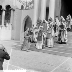 Generale repetitie van de Passiespelen te Tegelen, Judas (links) verkoopt Jezus , Bestanddeelnr 911-2468