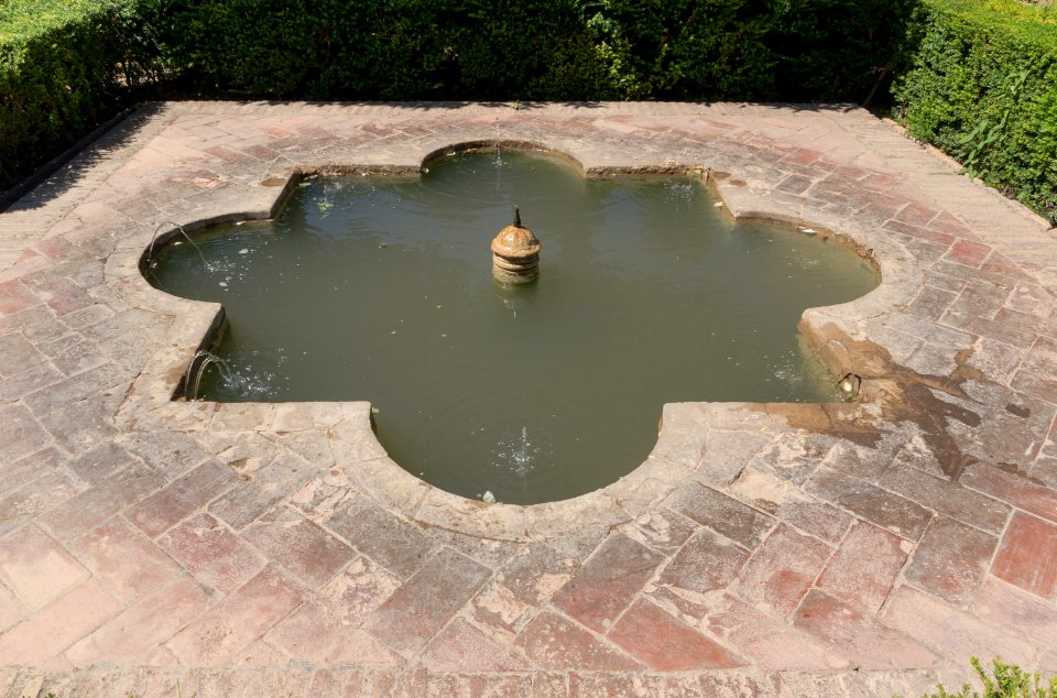 Generalife Fountain 2 Granada Spain