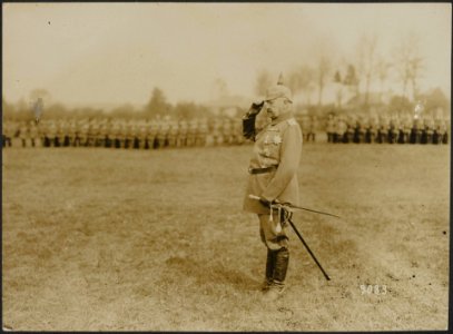 Generalfeldmarschall von Hindenburg bei seinen Regimentern. Ansprache an das Reg, Bestanddeelnr 158-1770