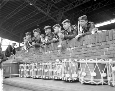 Generale repetitie voor de Taptoe in het Olympisch Stadion te Amsterdam, Grena, Bestanddeelnr 911-2654