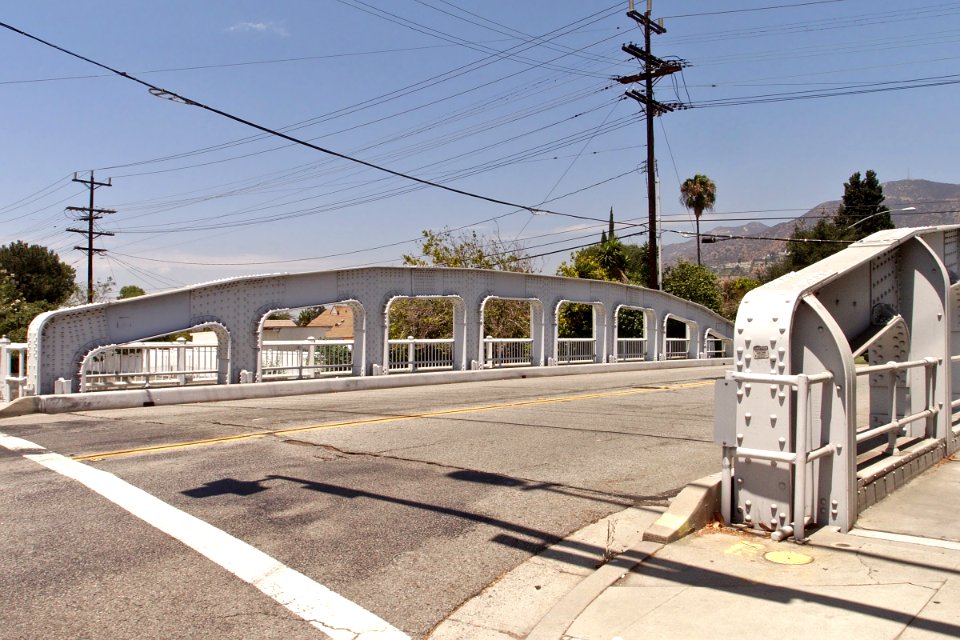 Geneva St Vierendeel bridge Glendale oblique view to southeast 2014