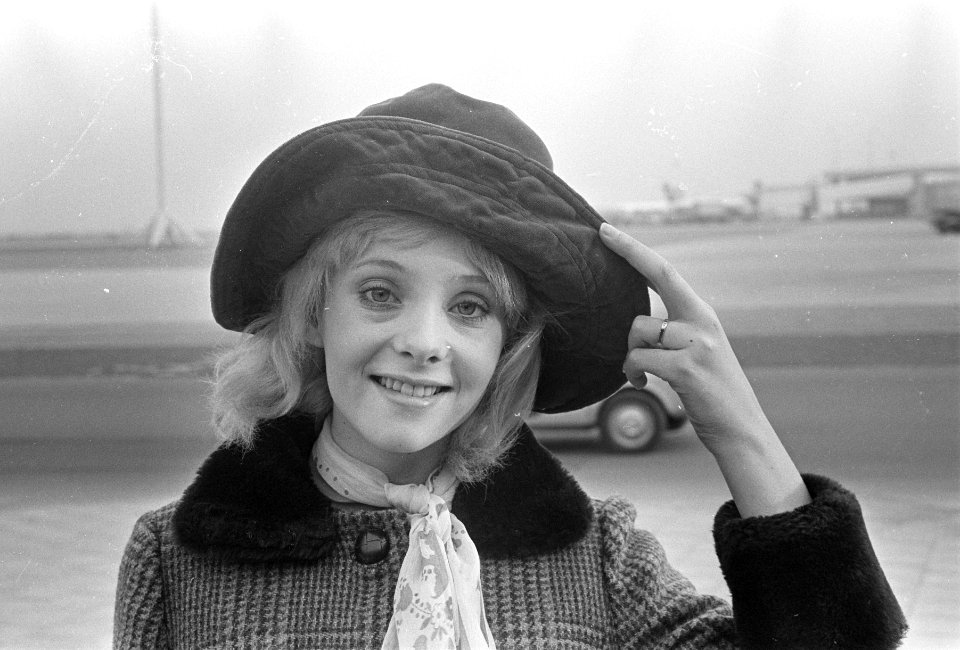 Genevieve Waite (filmster) op Schiphol, kop, Bestanddeelnr 922-0019